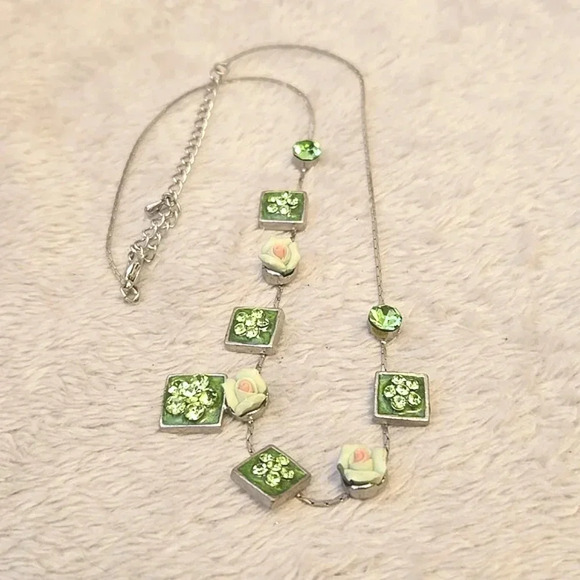 Jewelry - #522 Siver and green tone necklace